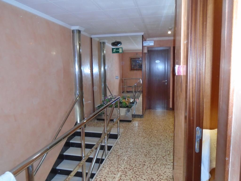 Hostal Fonda Galicia Cardedeu Exterior foto