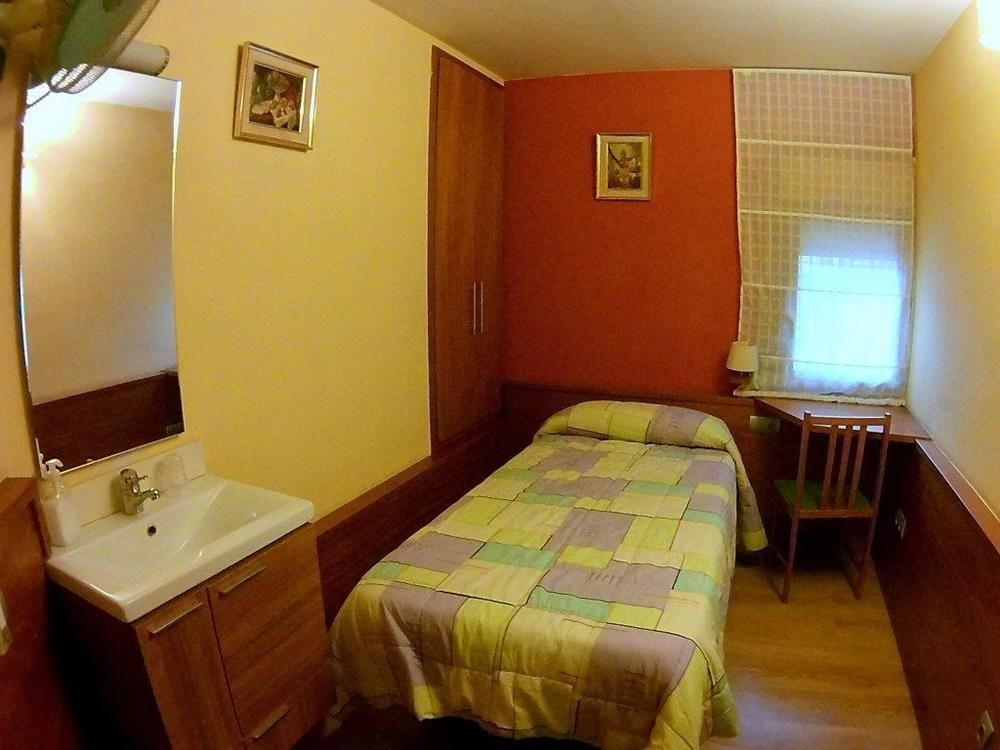 Hostal Fonda Galicia Cardedeu Exterior foto