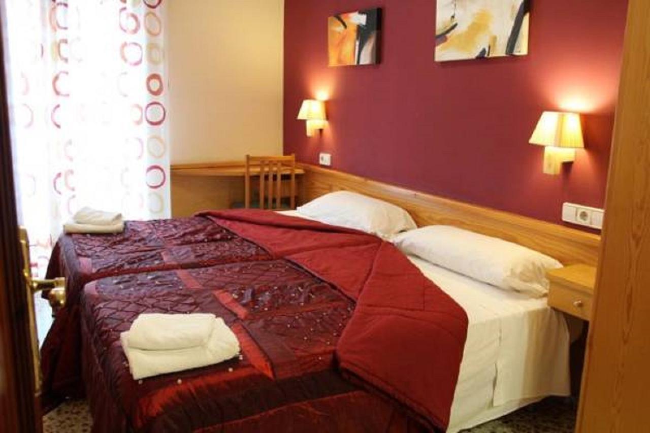 Hostal Fonda Galicia Cardedeu Exterior foto