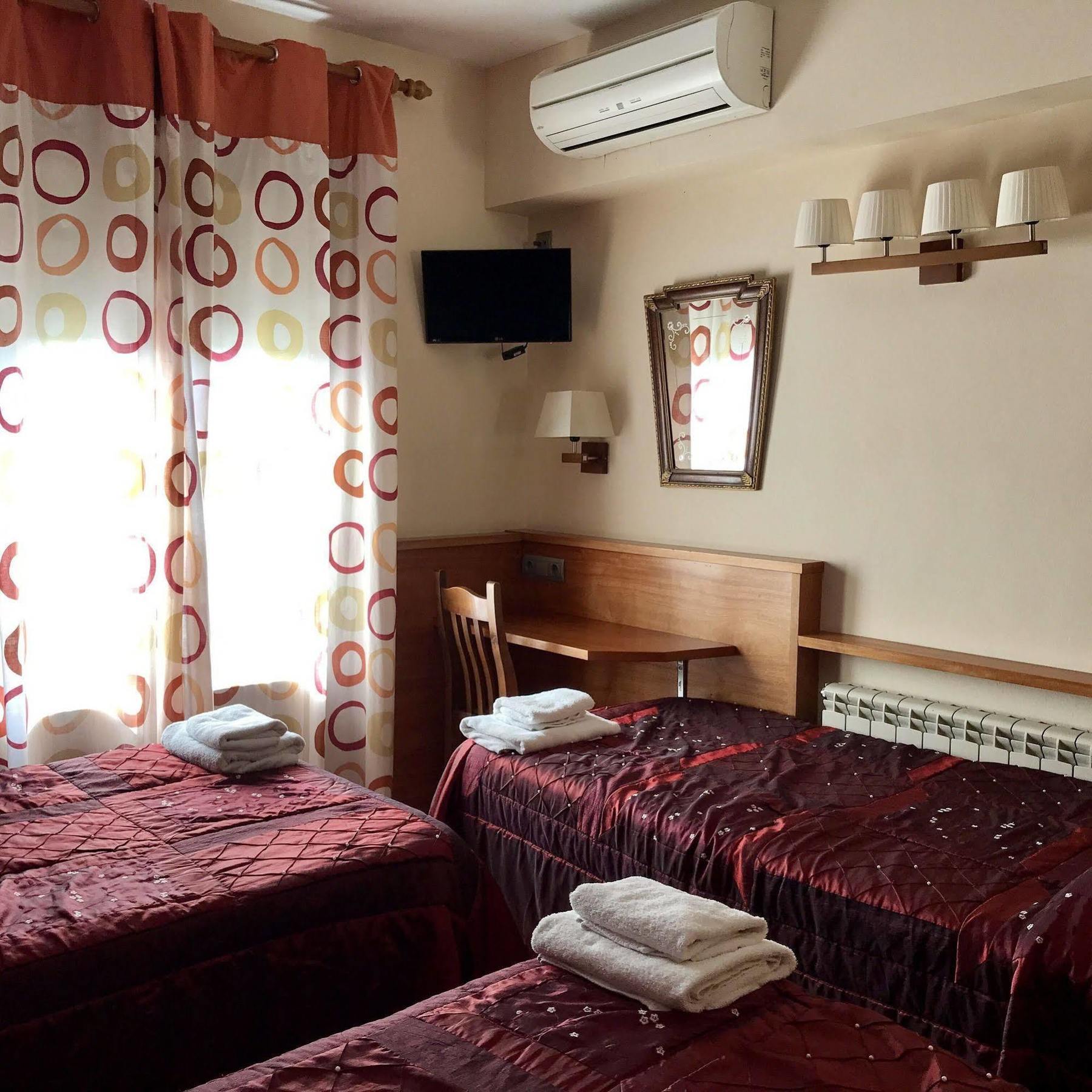 Hostal Fonda Galicia Cardedeu Exterior foto