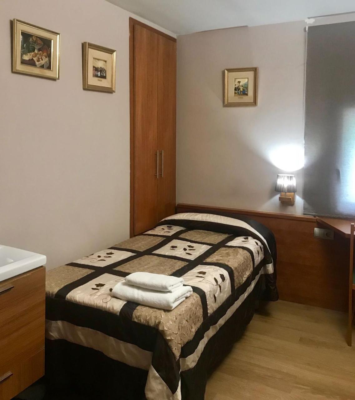 Hostal Fonda Galicia Cardedeu Exterior foto
